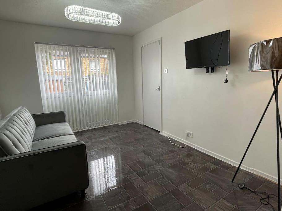 New! 4 Bedroom London House With Garden And Lawn Экстерьер фото